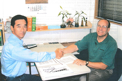 AST社 本社視察の様子｜米国AST社 本社エントランスにて