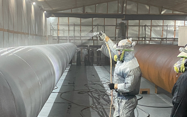 艦船修繕で培った内製化施工体制と安全管理体制を活かし、基地施設の各種構造物を施工する現場の様子