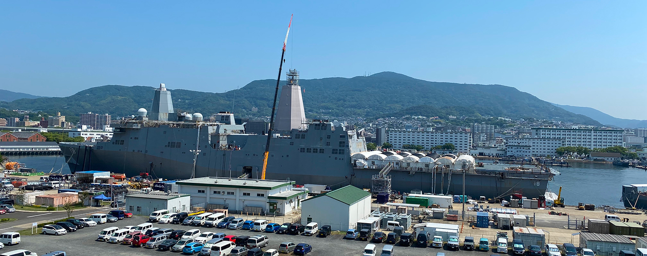 米海軍艦船の修繕工事・塗装を支える株式会社シンコーの海上風景